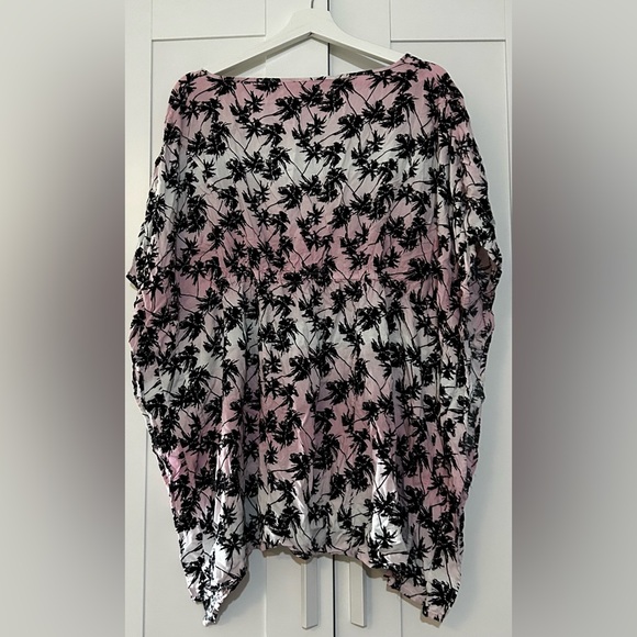 📚 Pink and white palm tree pattern cover up/shirt - Picture 2 of 2